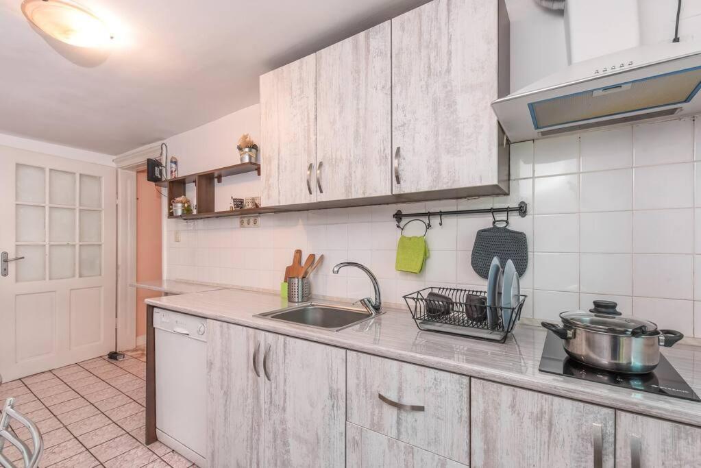 Spacious And Cozy 3 Bedroom Apartment In Downtown Sofia Exteriör bild