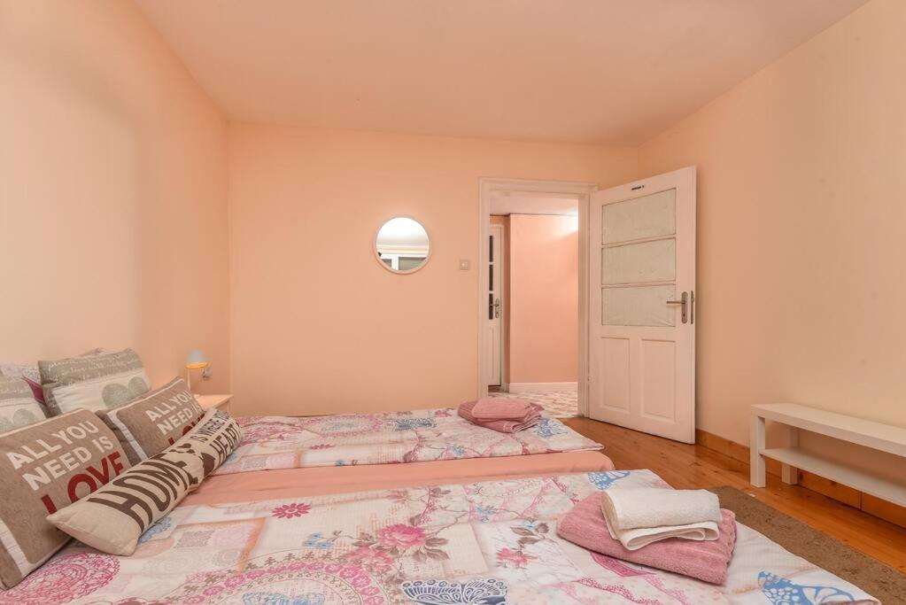 Spacious And Cozy 3 Bedroom Apartment In Downtown Sofia Exteriör bild